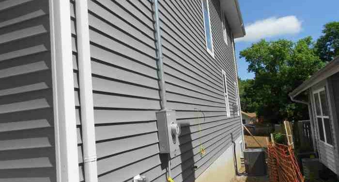 6 Types of Vinyl Siding Trim: Which Is Best? (2022)