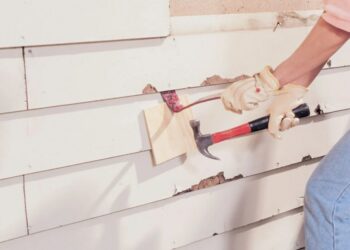 A Full Guide on Wood Siding Repair and Replacement | Family Handyman